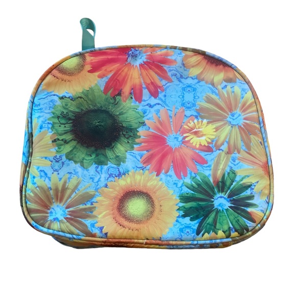 Bebe Round Train Case set - Picture 3 of 3